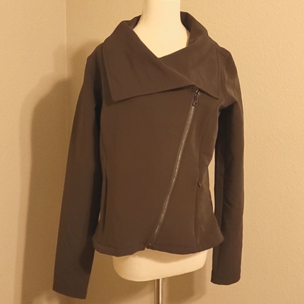 Athleta on the move olive green mottoβ jacket sizeβlarge.